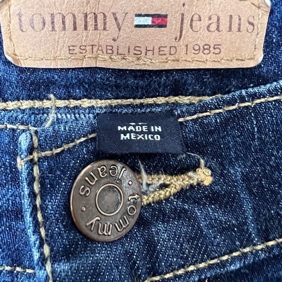 Tommy Hilfiger Straight Leg Relaxed Jeans - Picture 2 of 6